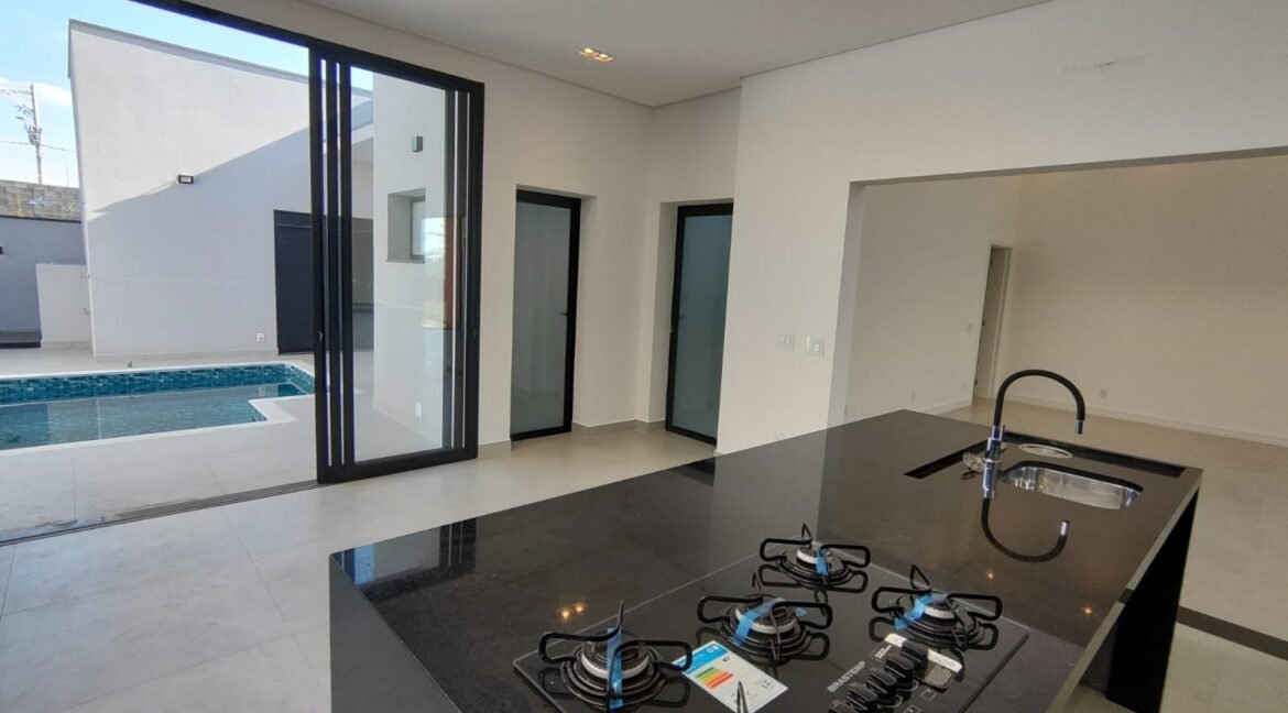 d340becc-cd42-4fa3-9f5f-88985e9b4d25