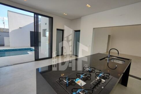 d340becc-cd42-4fa3-9f5f-88985e9b4d25