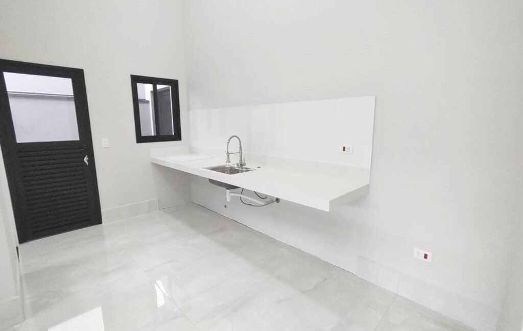 e2bf2a81-c3b0-47db-b905-0b0312f554f1