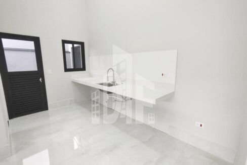 e2bf2a81-c3b0-47db-b905-0b0312f554f1