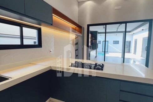 54d5b616-21d0-43f1-b495-2925f2d8630c