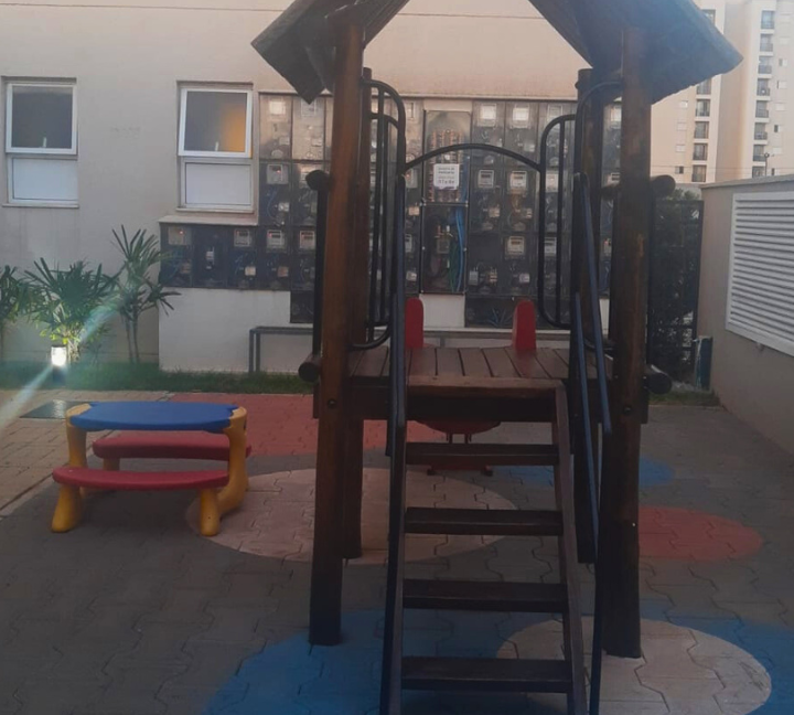 Capa youtube thumbnail tons de preto e amarelo (35)