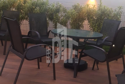 Capa youtube thumbnail tons de preto e amarelo (36)