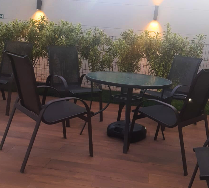 Capa youtube thumbnail tons de preto e amarelo (36)