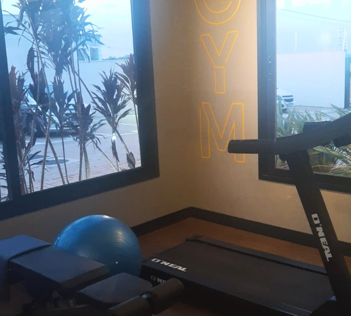 Capa youtube thumbnail tons de preto e amarelo (41)