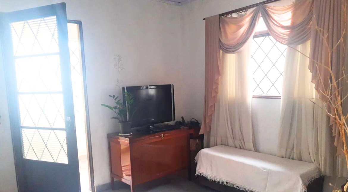 Capa youtube thumbnail tons de preto e amarelo (43)