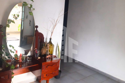 Capa youtube thumbnail tons de preto e amarelo (44)