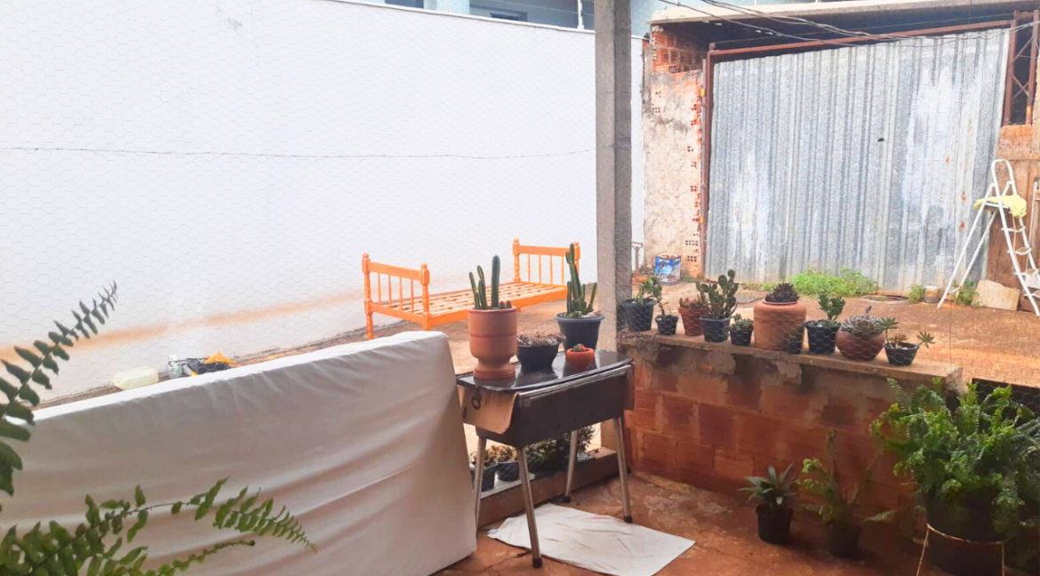 Capa youtube thumbnail tons de preto e amarelo (50)