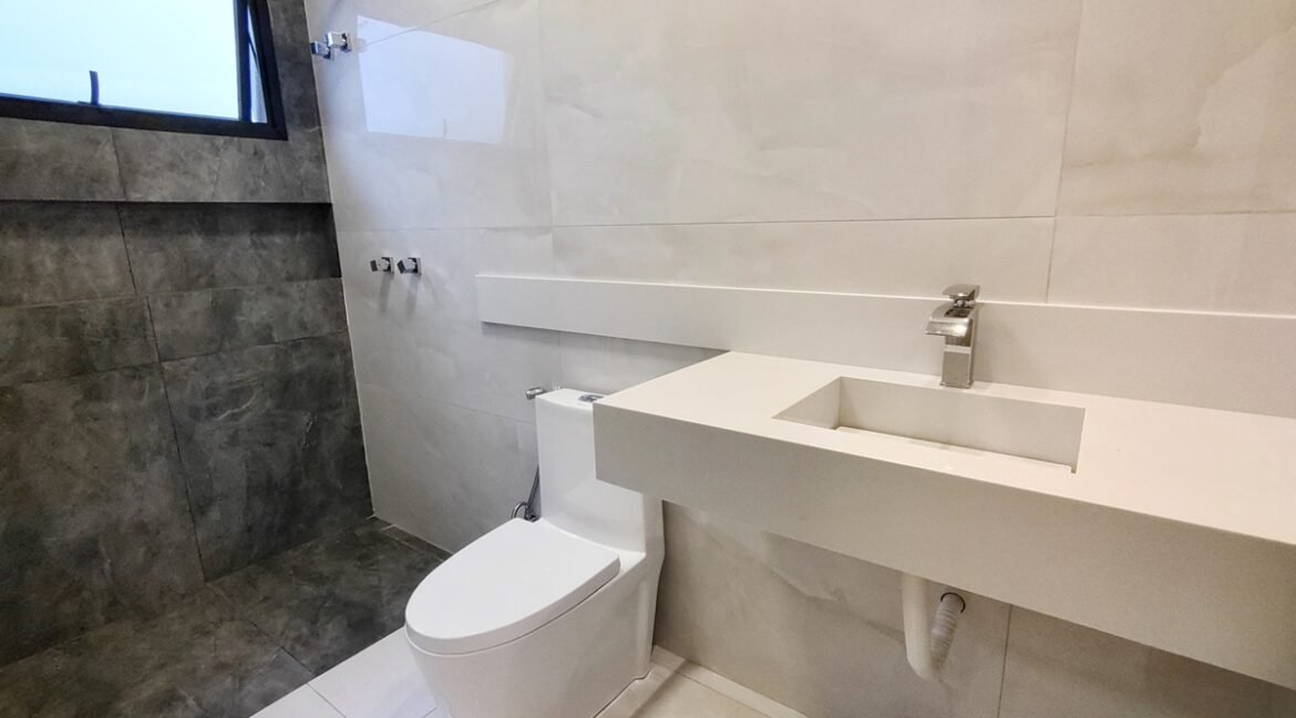 4cc0023f-3473-49c2-9304-a6ad9f13b13e