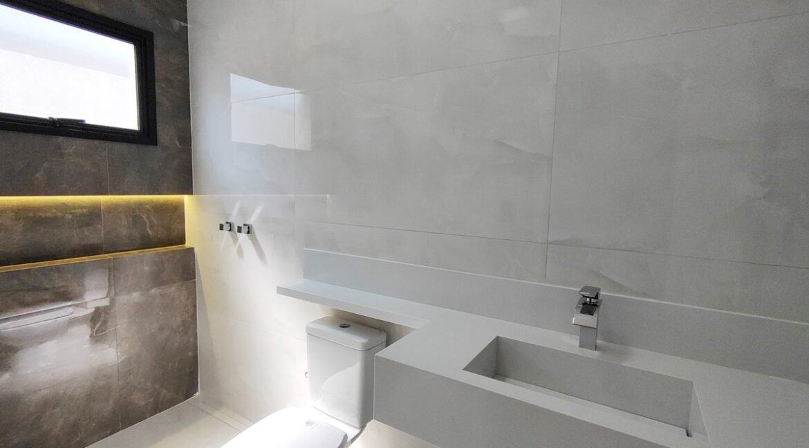 63a9ec8f-f8b4-4af4-89e5-77a7ee38e6d7