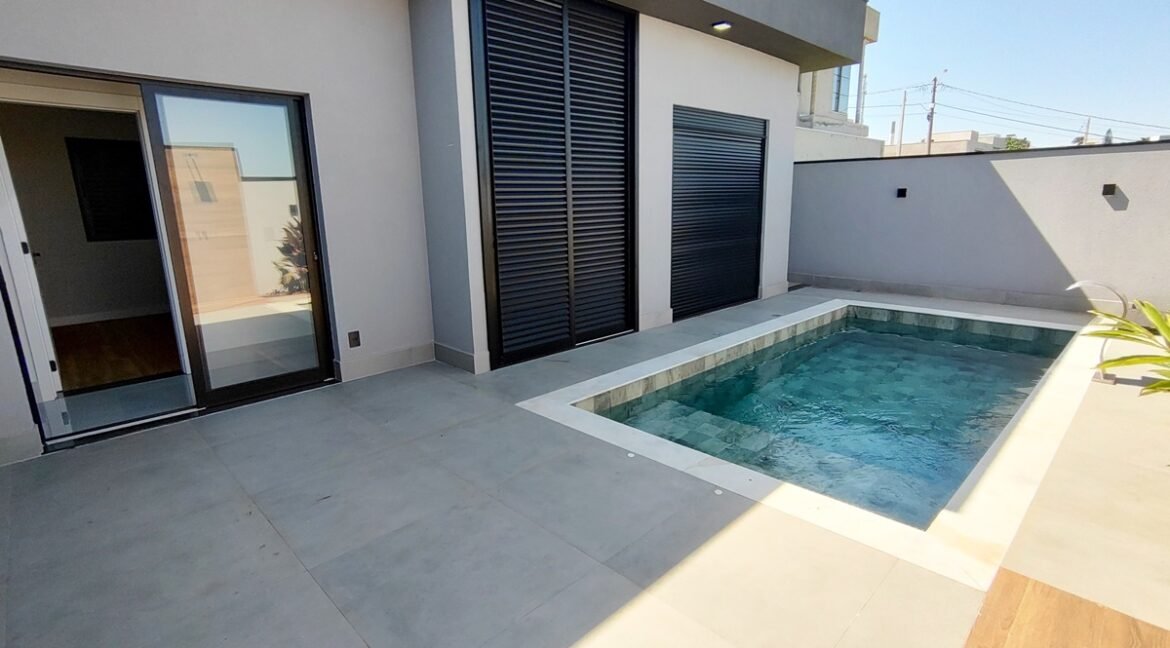 a374e167-a730-49fe-901b-29f360ee2ffd