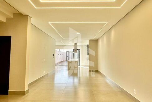 1e9895f5-fdc5-42b8-aa54-d5f72f516571