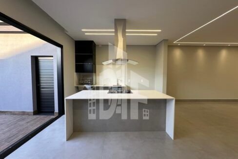 cb5067db-5dbd-4e4c-a9b0-fa91924ead61